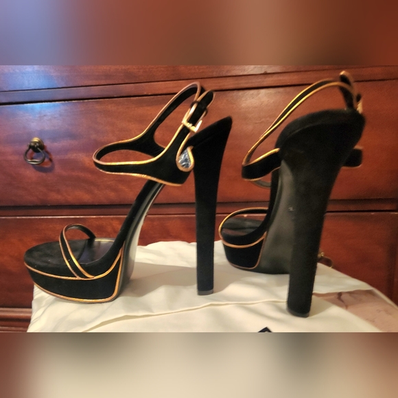 GUCCI BLACK AND GOLD TRIM STRAPPY STILETTO SANDALS 40 (10) - Picture 4 of 16
